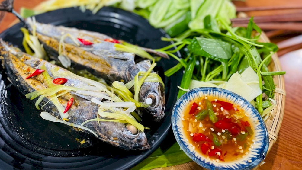 Cá ồ cuốn bánh tráng